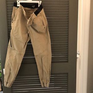 Levi Denizen joggers men’s size small khaki color with cargo pocket with zipper
